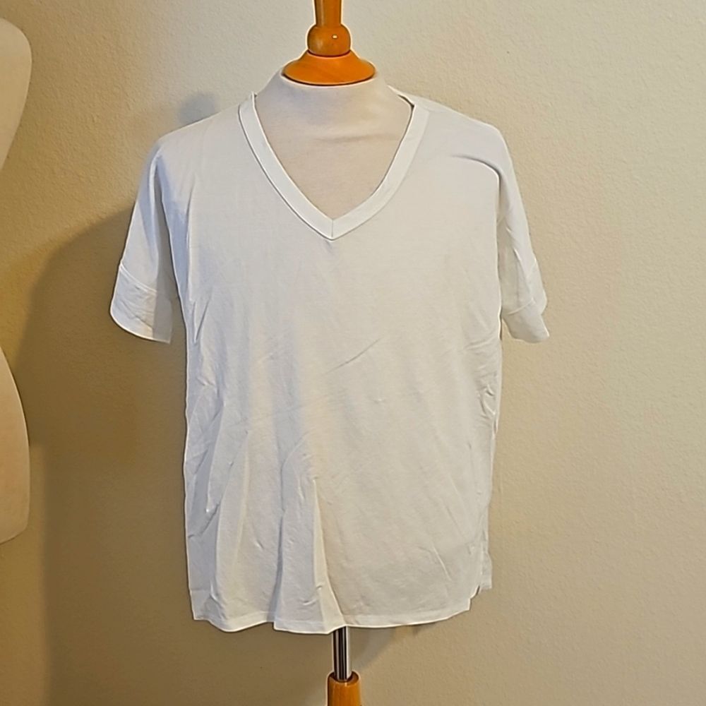 Boutique summer v neck